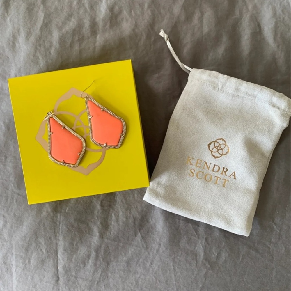 Coral Kendra Scott Earrings